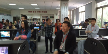 歡樂(lè)抓錢舞，迎接畢加美好的一天